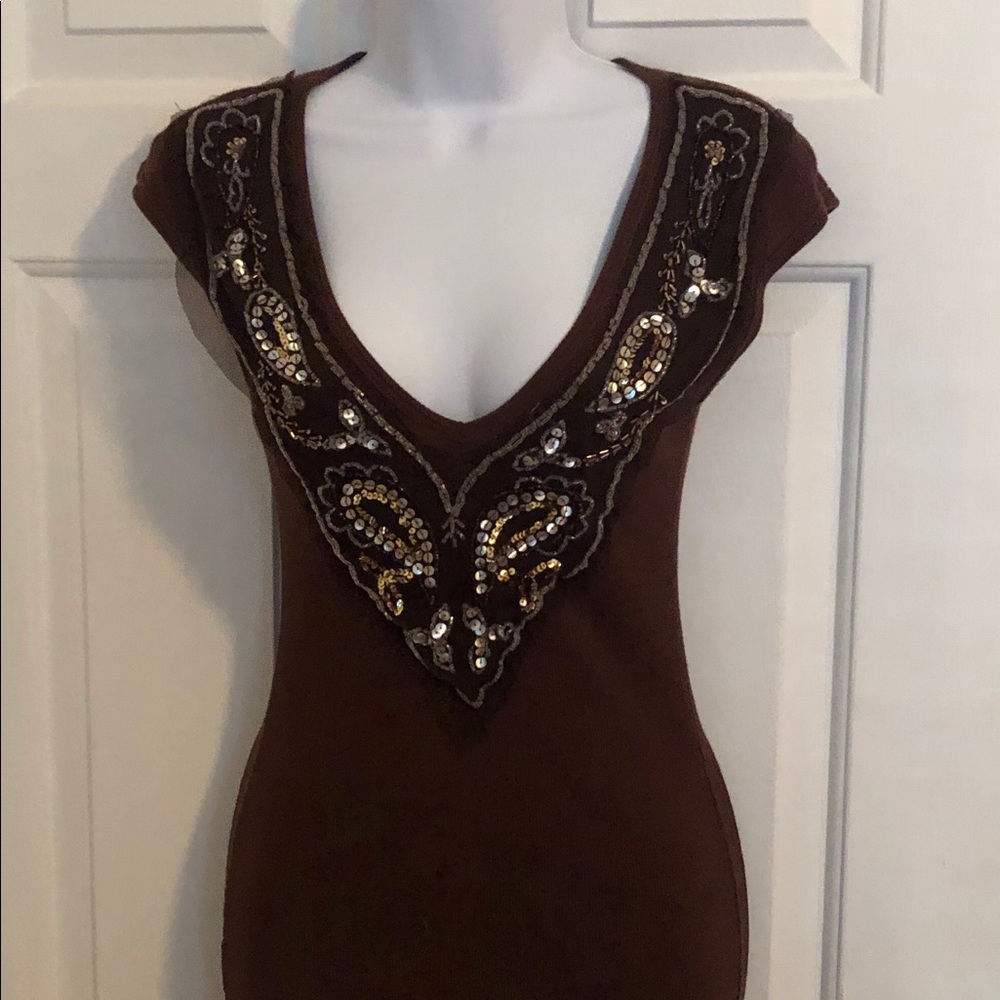 EUC V neck tee